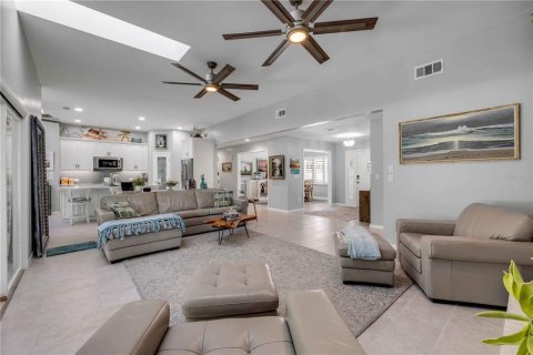 Villa ou maison à vendre à New Smyrna Beach, Floride: 3 chambres, 253.72 m2 № 1793193 - photo 27