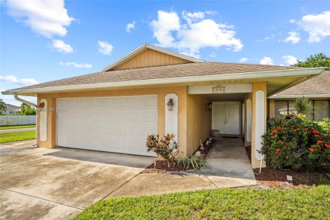 Villa ou maison à louer à Port St. Lucie, Floride: 3 chambres, 145.67 m2 № 1930379 - photo 9