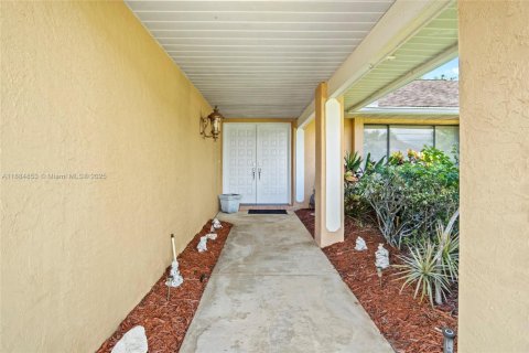 Villa ou maison à louer à Port St. Lucie, Floride: 3 chambres, 145.67 m2 № 1930379 - photo 10