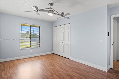 Villa ou maison à louer à Port St. Lucie, Floride: 3 chambres, 145.67 m2 № 1930379 - photo 25