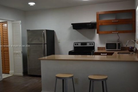 Copropriété à louer à North Miami, Floride: 1 chambre, 52.4 m2 № 1920147 - photo 1