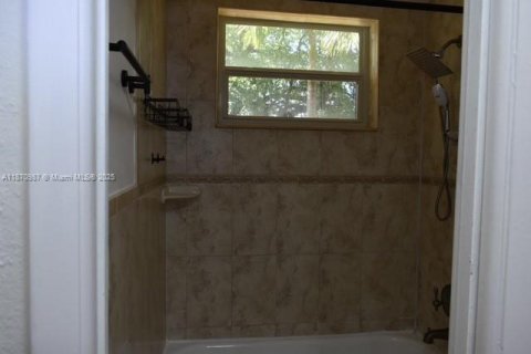 Copropriété à louer à North Miami, Floride: 1 chambre, 52.4 m2 № 1920147 - photo 12