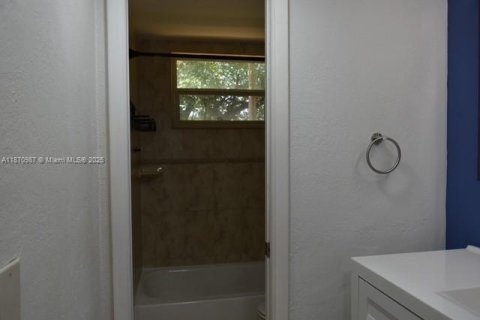 Copropriété à louer à North Miami, Floride: 1 chambre, 52.4 m2 № 1920147 - photo 11