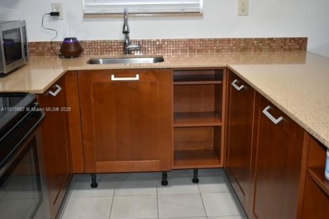 Copropriété à louer à North Miami, Floride: 1 chambre, 52.4 m2 № 1920147 - photo 6
