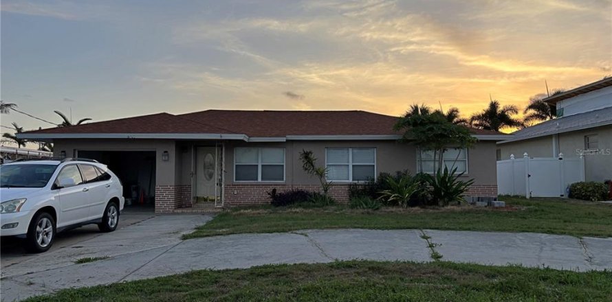 House in Bradenton, Florida 3 bedrooms, 154.87 sq.m. № 1803340