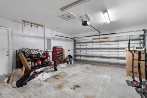 House in Homestead, Florida 4 bedrooms, 225.94 sq.m. № 1980877 - photo 24