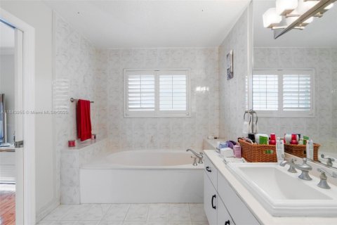 House in Homestead, Florida 4 bedrooms, 225.94 sq.m. № 1980877 - photo 22