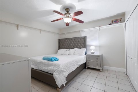 House in Homestead, Florida 4 bedrooms, 225.94 sq.m. № 1980877 - photo 20