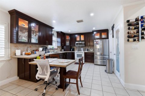 House in Homestead, Florida 4 bedrooms, 225.94 sq.m. № 1980877 - photo 9