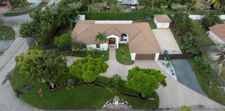 House in Homestead, Florida 4 bedrooms, 225.94 sq.m. № 1980877