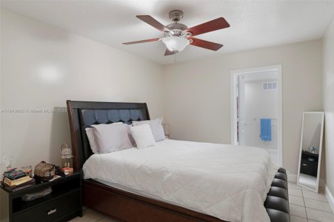 House in Homestead, Florida 4 bedrooms, 225.94 sq.m. № 1980877 - photo 17