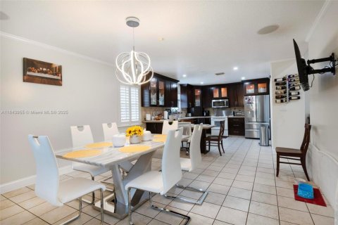 House in Homestead, Florida 4 bedrooms, 225.94 sq.m. № 1980877 - photo 8