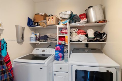 House in Homestead, Florida 4 bedrooms, 225.94 sq.m. № 1980877 - photo 12