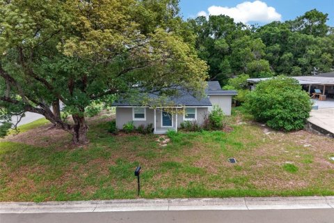 House in Lake Wales, Florida 3 bedrooms, 177.26 sq.m. № 2105122 - photo 1
