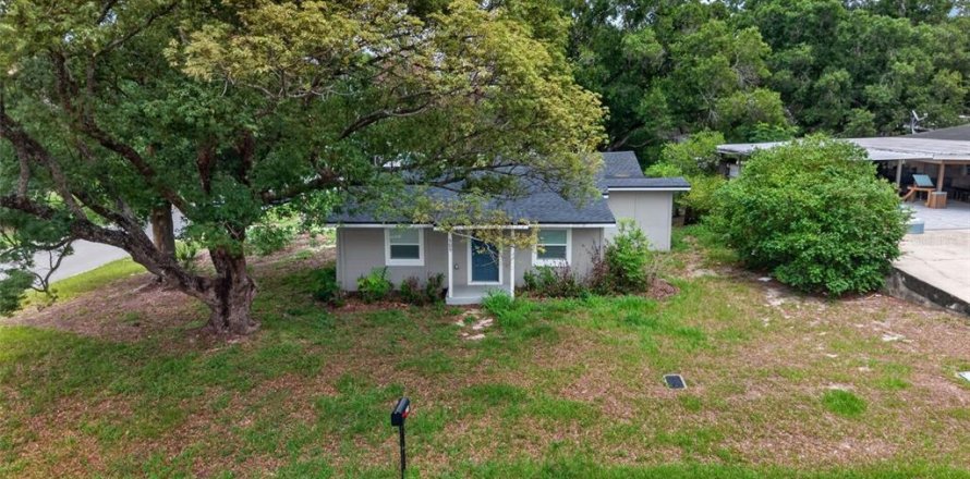 House in Lake Wales, Florida 3 bedrooms, 177.26 sq.m. № 2105122