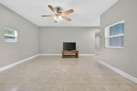 House in Lake Wales, Florida 3 bedrooms, 177.26 sq.m. № 2105122 - photo 15