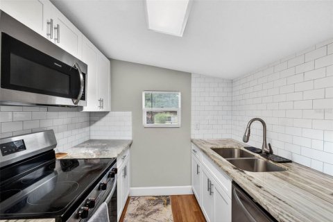 House in Lake Wales, Florida 3 bedrooms, 177.26 sq.m. № 2105122 - photo 8