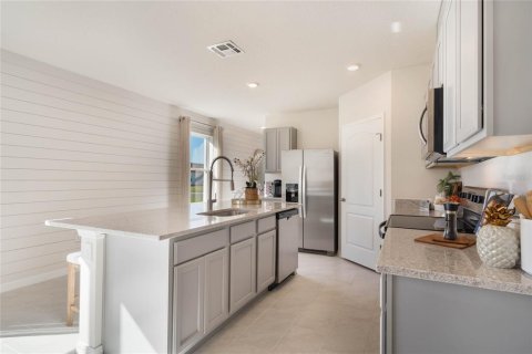 House in Lakeland, Florida 4 bedrooms, 154.68 sq.m. № 2419292 - photo 13