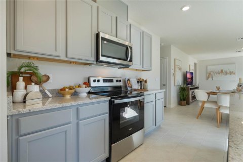 House in Lakeland, Florida 4 bedrooms, 154.68 sq.m. № 2419292 - photo 12