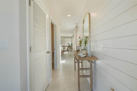 House in Lakeland, Florida 4 bedrooms, 154.68 sq.m. № 2419292 - photo 2