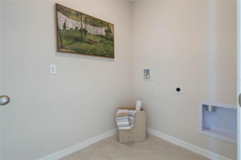 House in Lakeland, Florida 4 bedrooms, 154.68 sq.m. № 2419292 - photo 25