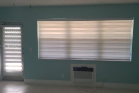 Снять в аренду кондоминиум в Уэст-Палм-Бич, Флорида 1 спальня, 52.95м2, № 1981512 - фото 4