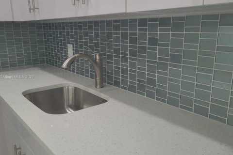 Снять в аренду кондоминиум в Уэст-Палм-Бич, Флорида 1 спальня, 52.95м2, № 1981512 - фото 10