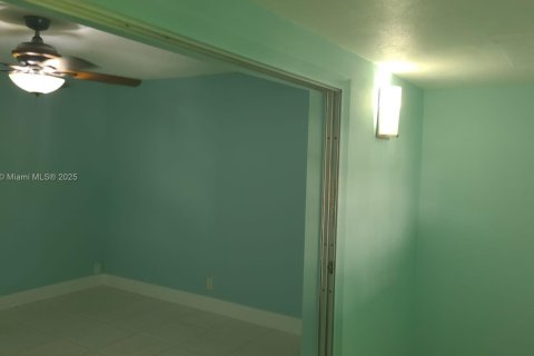 Снять в аренду кондоминиум в Уэст-Палм-Бич, Флорида 1 спальня, 52.95м2, № 1981512 - фото 18