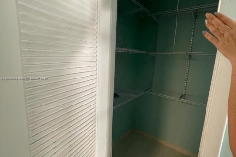 Снять в аренду кондоминиум в Уэст-Палм-Бич, Флорида 1 спальня, 52.95м2, № 1981512 - фото 12