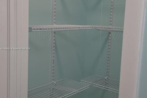 Снять в аренду кондоминиум в Уэст-Палм-Бич, Флорида 1 спальня, 52.95м2, № 1981512 - фото 13