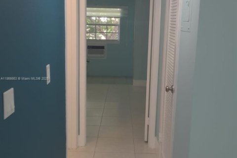 Снять в аренду кондоминиум в Уэст-Палм-Бич, Флорида 1 спальня, 52.95м2, № 1981512 - фото 11