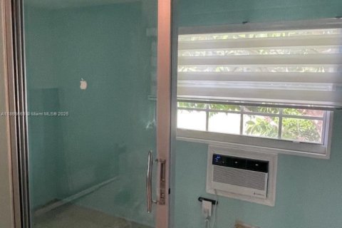 Снять в аренду кондоминиум в Уэст-Палм-Бич, Флорида 1 спальня, 52.95м2, № 1981512 - фото 19