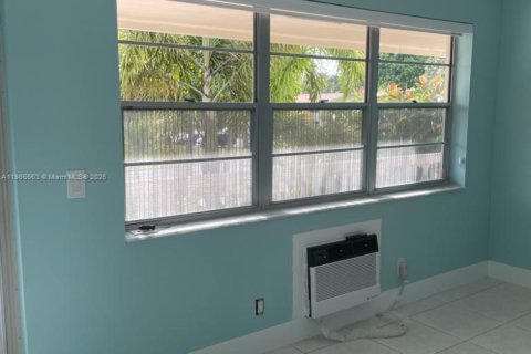 Снять в аренду кондоминиум в Уэст-Палм-Бич, Флорида 1 спальня, 52.95м2, № 1981512 - фото 3