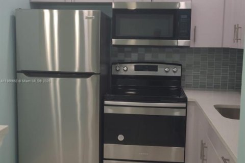 Снять в аренду кондоминиум в Уэст-Палм-Бич, Флорида 1 спальня, 52.95м2, № 1981512 - фото 9