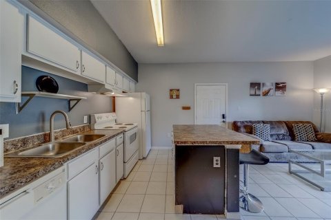 Condo in Clearwater, Florida, 1 bedroom  № 1649879 - photo 6