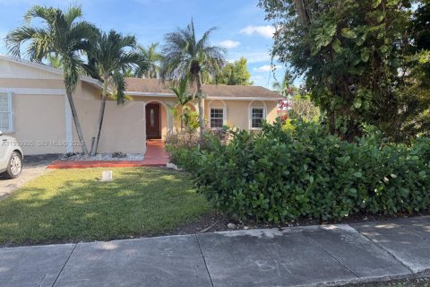 Villa ou maison à louer à Miami, Floride: 3 chambres, 190.64 m2 № 1996601 - photo 7