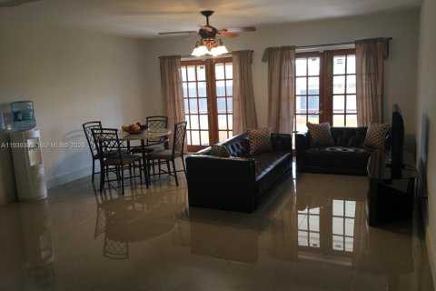 Villa ou maison à louer à Miami, Floride: 3 chambres, 190.64 m2 № 1996601 - photo 5