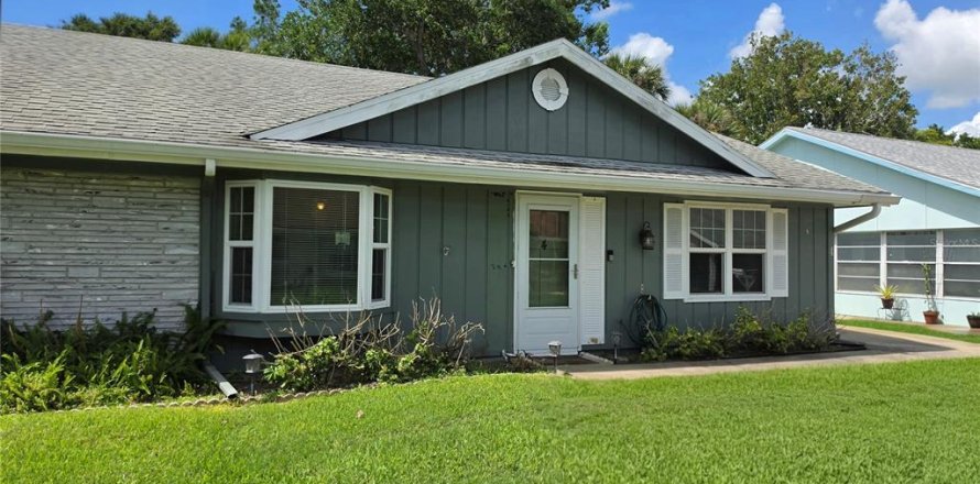 Duplex in New Smyrna Beach, Florida 2 bedrooms, 126.81 sq.m. № 2203229