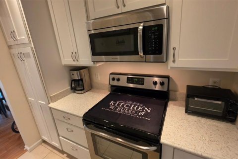 Duplex in New Smyrna Beach, Florida 2 bedrooms, 126.81 sq.m. № 2203229 - photo 6
