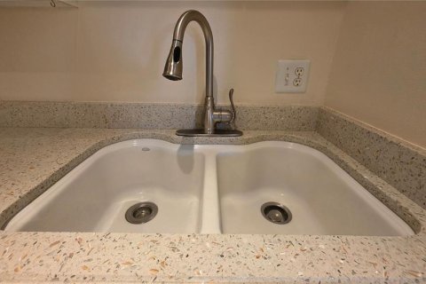 Duplex in New Smyrna Beach, Florida 2 bedrooms, 126.81 sq.m. № 2203229 - photo 8