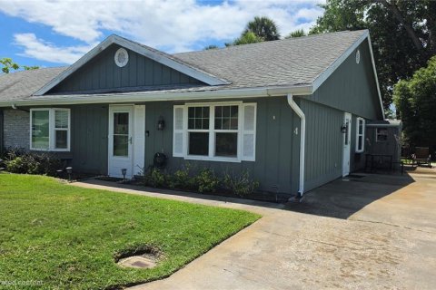 Duplex in New Smyrna Beach, Florida 2 bedrooms, 126.81 sq.m. № 2203229 - photo 2