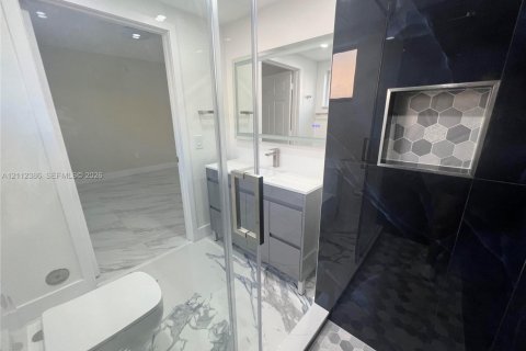 Condo in Hialeah, Florida, 3 bedrooms  № 2432553 - photo 28