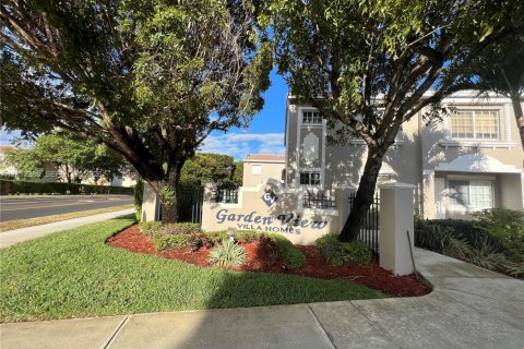 Condo in Hialeah, Florida, 3 bedrooms  № 2432553 - photo 2
