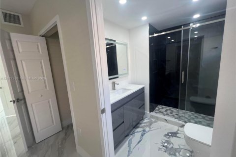 Condo in Hialeah, Florida, 3 bedrooms  № 2432553 - photo 29