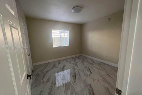 Condo in Hialeah, Florida, 3 bedrooms  № 2432553 - photo 30