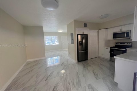 Condo in Hialeah, Florida, 3 bedrooms  № 2432553 - photo 7
