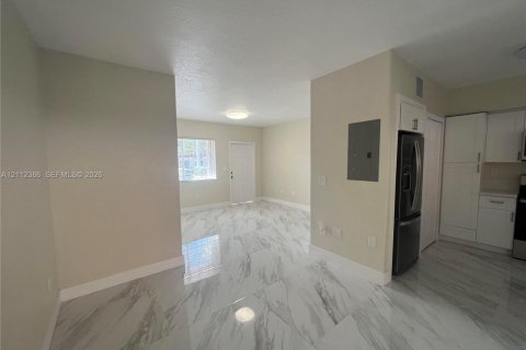 Condo in Hialeah, Florida, 3 bedrooms  № 2432553 - photo 6