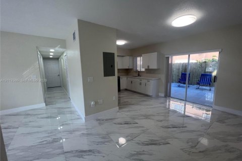 Condo in Hialeah, Florida, 3 bedrooms  № 2432553 - photo 5