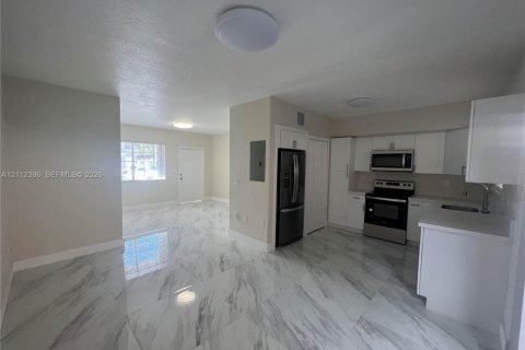 Condo in Hialeah, Florida, 3 bedrooms  № 2432553 - photo 8