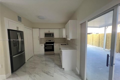 Condo in Hialeah, Florida, 3 bedrooms  № 2432553 - photo 15